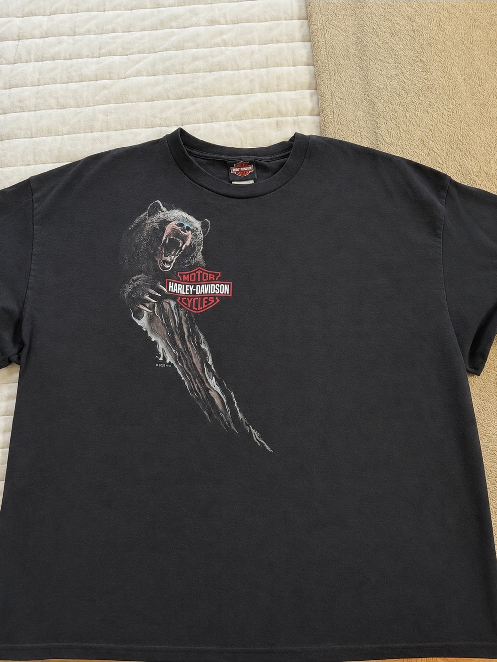 Harley-Davidson Black Short-Sleeve T-Shirt with Grizzly Bear Graphic
